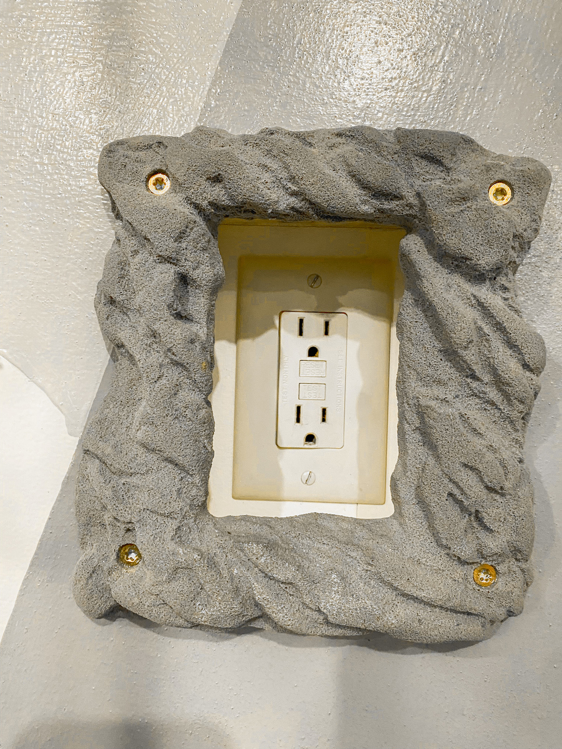 Picture of Rock-Like Single Gang Outlet/Switch Cover